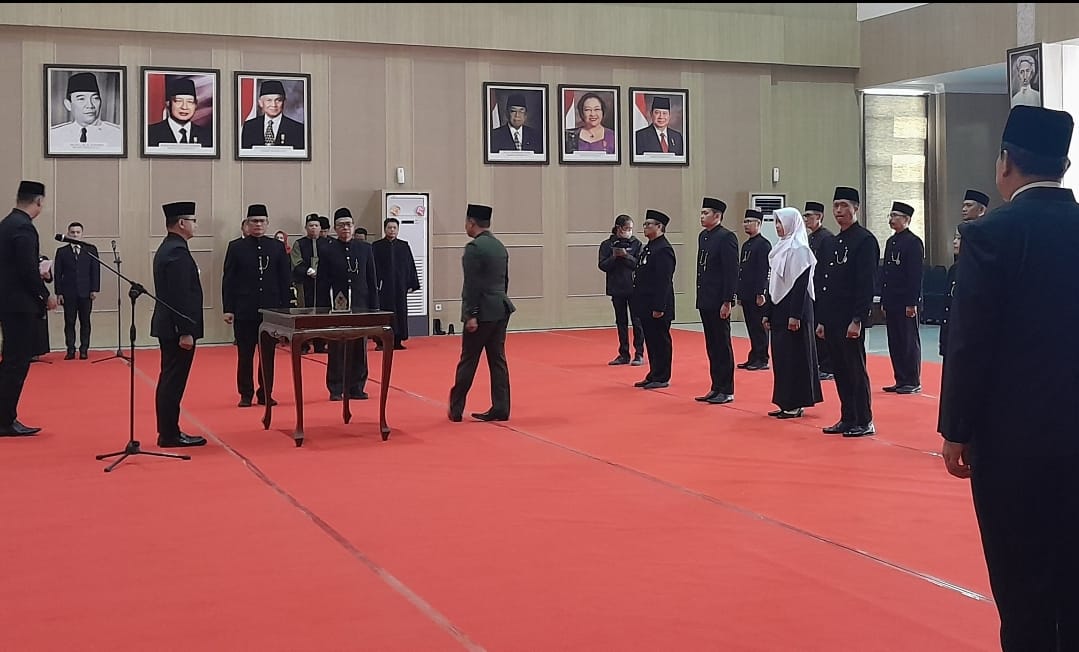 MUTASI: Pj Wali Kota Batu Aries Agung Paewai melantik sejumlah pejabat, Kamis (5/10)