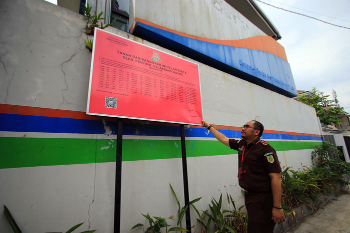 Jaksa dari Kejagung RI menyegel Nayumi Sam Tower Sukarno Hatta Malang beberapa waktu lalu