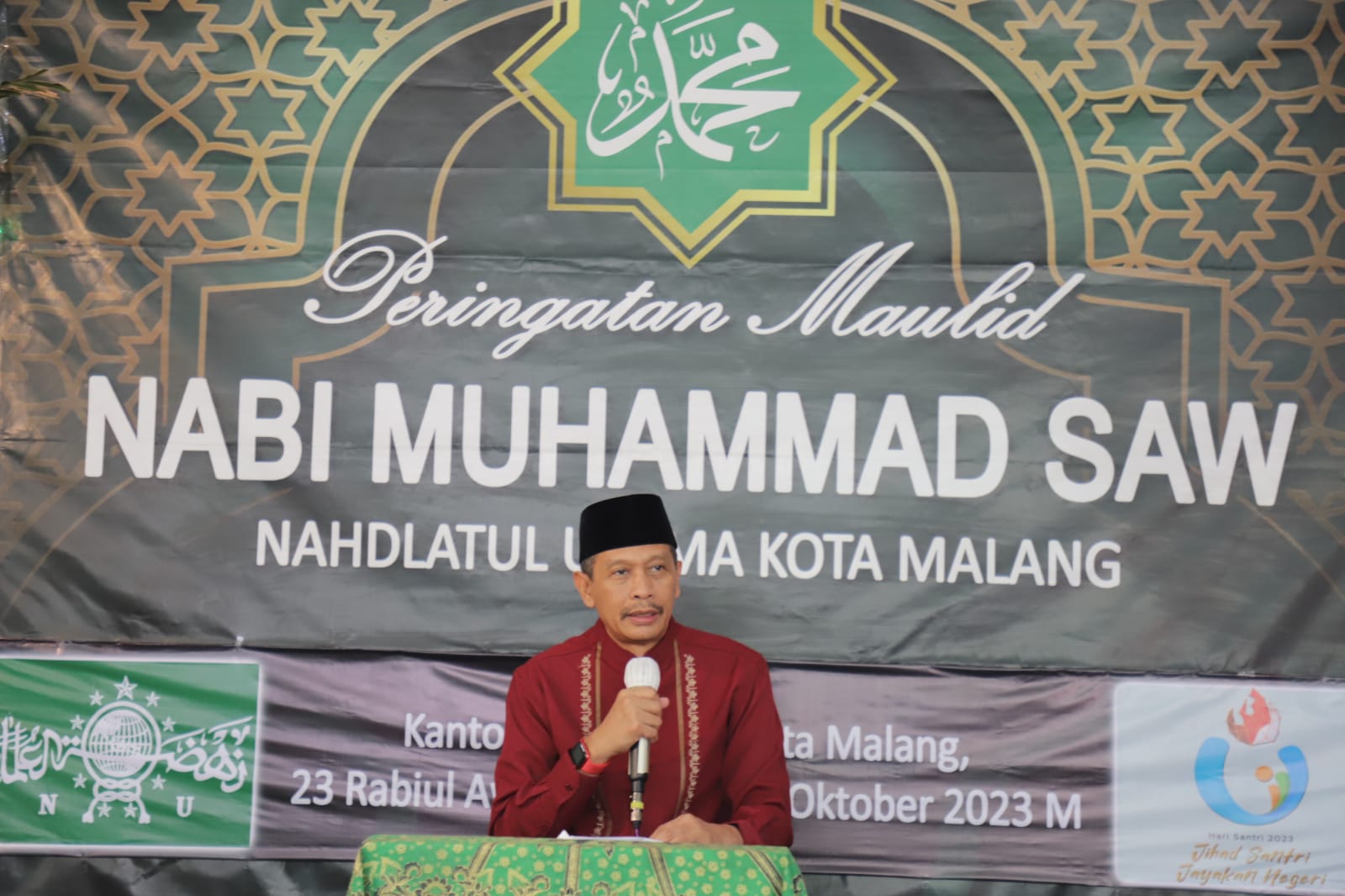 Pj Wali Kota Malang Wahyu Hidayat menekankan pentingnya mencontoh akhlak Rasulullah dalam menjaga toleransi di tengah keberagaman di Kota Malang.