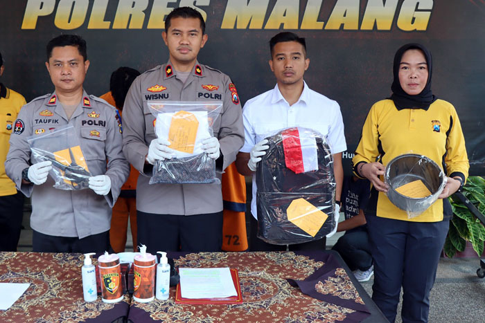 Polres Malang merilis kasus dua pasangan mahasiswa mengaborsi janin mereka yang berusia 5 bulan