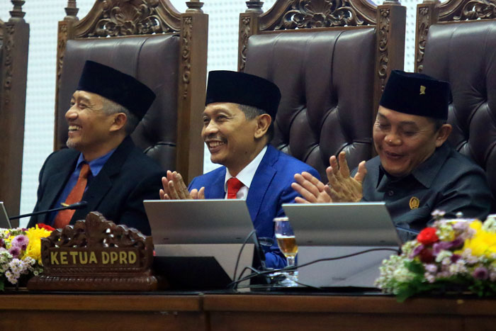Dari kiri, Sekda Kota Malang Erik Setyo Santoso, Pj Wali Kota Malang Wahyu Hidayat, dan Ketua DPRD Kota Malang I Made Riandiana Kartika.