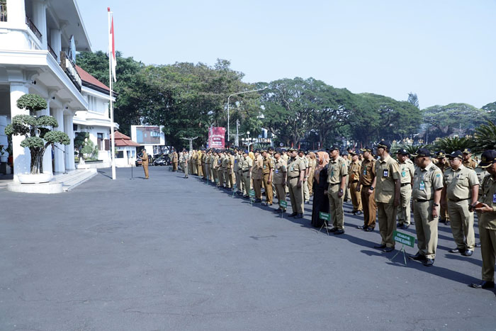 ASN Pemkot Malang berbaris di Balai Kota