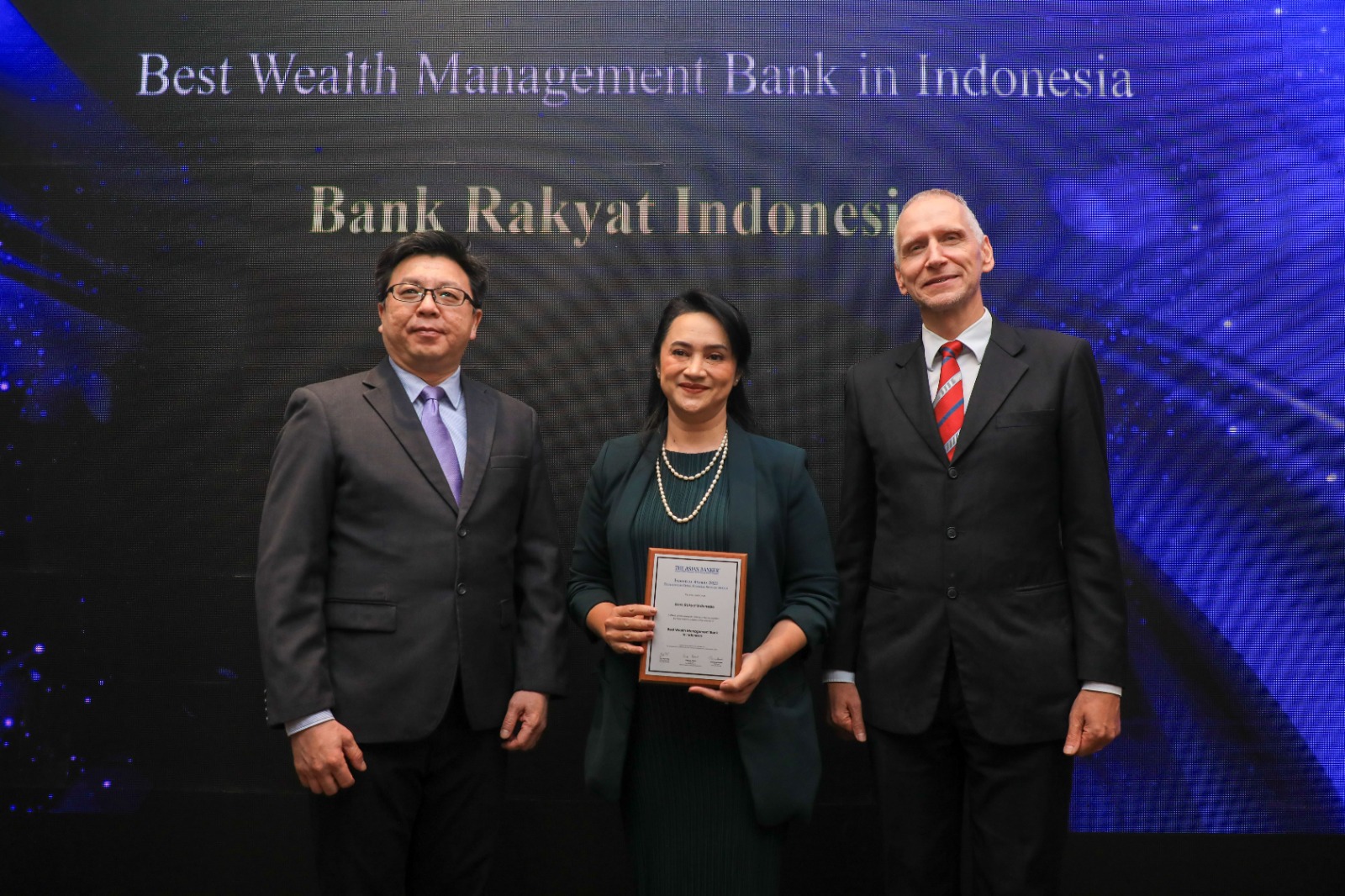 BRi mendapat penghargaan Best Wealth Management Bank in Indonesia