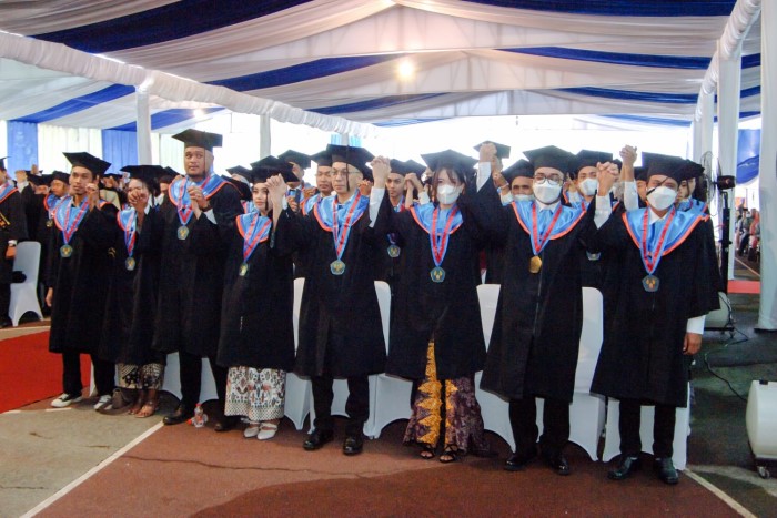 Wisudawan dari jenjang D3, S1, dan S2 ITN Malang mengikuti prosesi wisuda yang diselenggarakan beberapa waktu lalu.