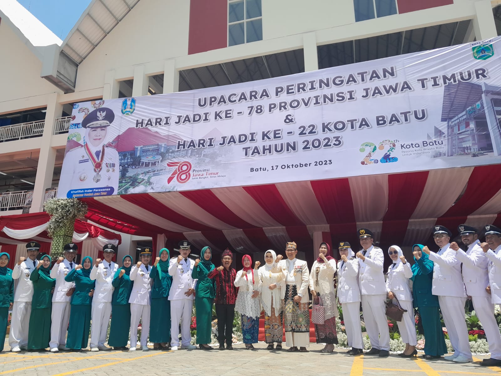 SINERGI: Para pejabat di lingkungan Pemkot Batu memperingatu HUT Ke-22 Kota Batu dan HUT Ke-78 Provinsi Jatim, Selasa (17/10)
