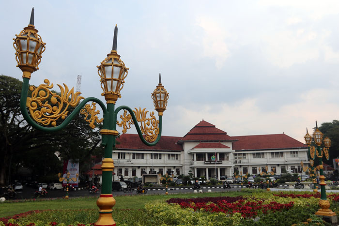 Bundaran Tugu Kota Malang