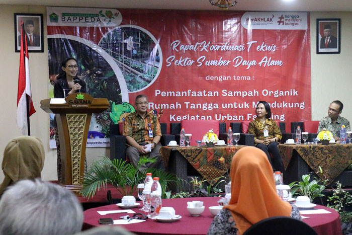 Kepala Bappeda Kota Malang Dwi Rahayu dalam rakortek di Savanna Hotel