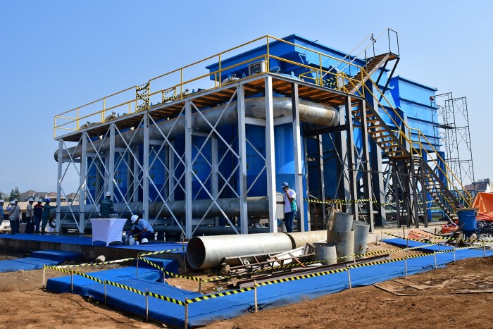 BELUM ADA AMDAL: Proyek Water Treatment Plant (WTP) masih berjalan kemarin. Kalangan dewan meminta agar proyek itu dihentikan sementara.