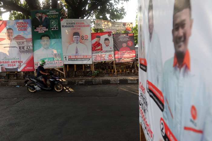 Poster caleg di jalanan Kota Malang