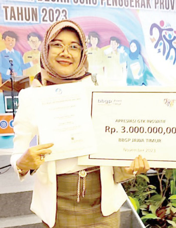 Kepala SMPN 4 Dr Pancayani Dinihari MPd satusatunya perwakilan Kota Malang yang masuk 3 besar seleksi dan apresiasi guru dan tenaga kependidikan oleh BBGP, Oktober lalu.