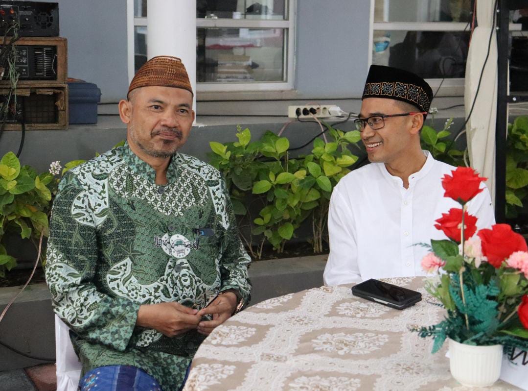 Ustadz Nur Salim dan H Makhrus Sholeh SH dalam pengajian bersama karyawan Turen Indah Property Group