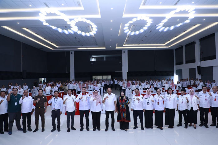 Pemkot Malang dan jajaran Diskominfo berfoto bersama usai peluncuran CSIRT