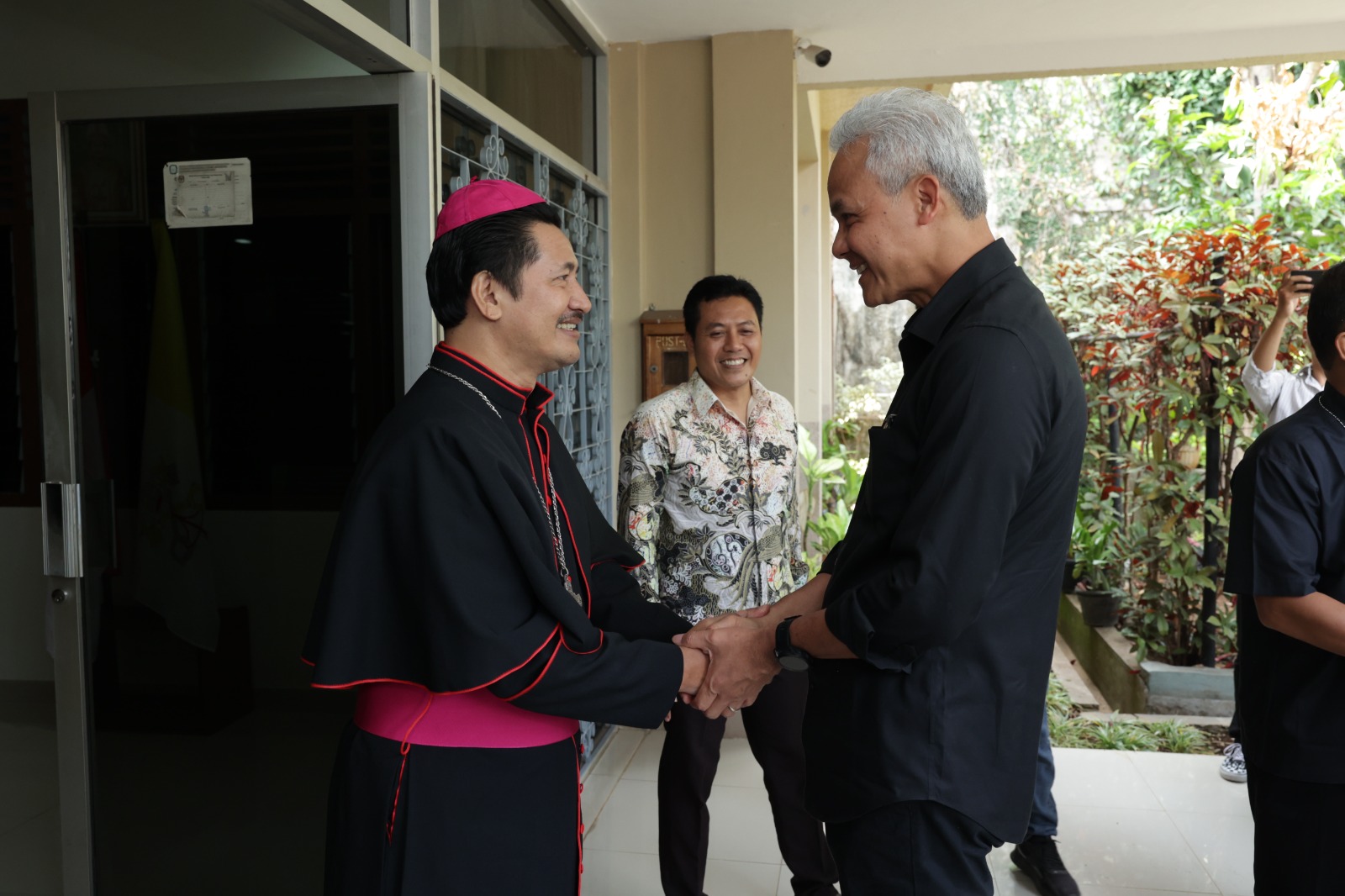 JAGA PERSATUAN: Ganjar Pranowo mengunjungi Keuskupan Tanjungkarang, Bandar Lampung, pada Kamis (26/10).