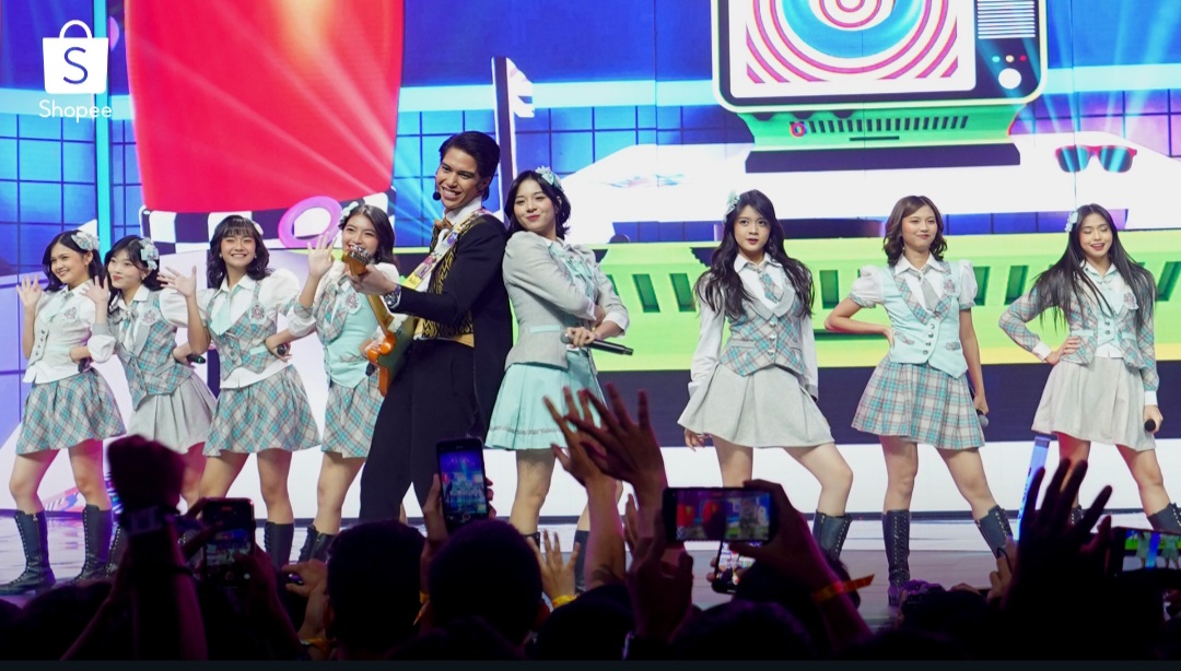 JKT48 membawakan berbagai lagu hits-nya yang sukses membuat para penonton dan fans bernyanyi bersama dalam TV Show Shopee Big Sale 11.11