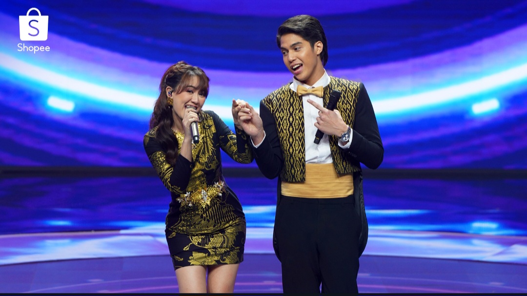 Duet romantis Happy Asmara & El Rumi berhasil menghangatkan panggung dengan lagu Sedang Ingin Bercinta x Rungkad