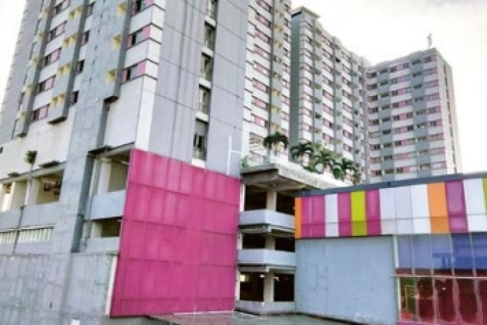 LELANG KE EMPAT: Apartemen dan kondotel Malang City Point (MCP) di Jalan Terusan Dieng dilelang, kemarin (17/11). Lelang diumumkan sejak 16 November lalu.