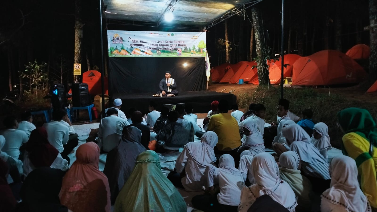 KHUSYUK : Tausiyah bersama Ustadz Ahmad Muwafiq dengan tema "Keluargaku Idolaku" saat Family Camp, 11-12&nbsp;November&nbsp;lalu.