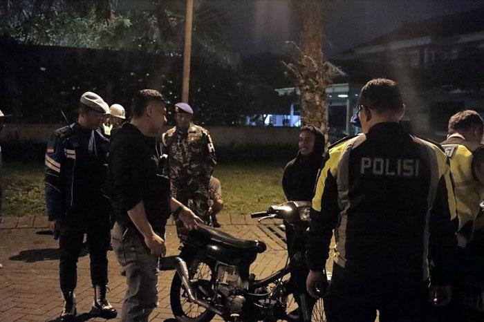 PROTOLAN: Tim gabungan mengamankan salah satu motor yang menggunakan knalpot brong dan diduga terlibat aksi balap liar pada Minggu dini hari (26/11).
