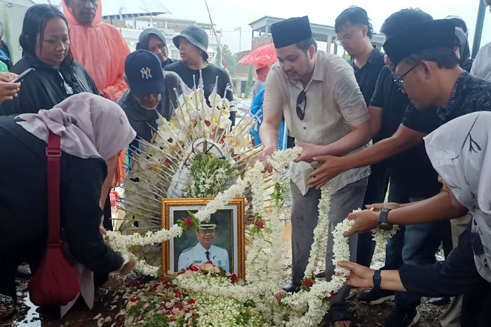Pemakaman mantan Wali Kota Batu Eddy Rumpoko, kemarin