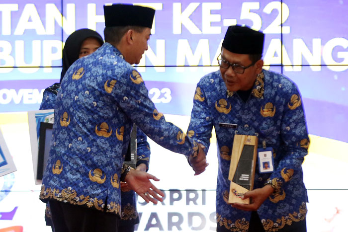 Moch. Sulasto Widodo (kanan) salah satu pemenang Korpri Awards 2023