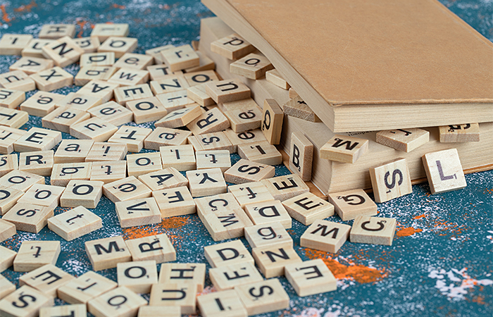 kumpulan kepingan huruf