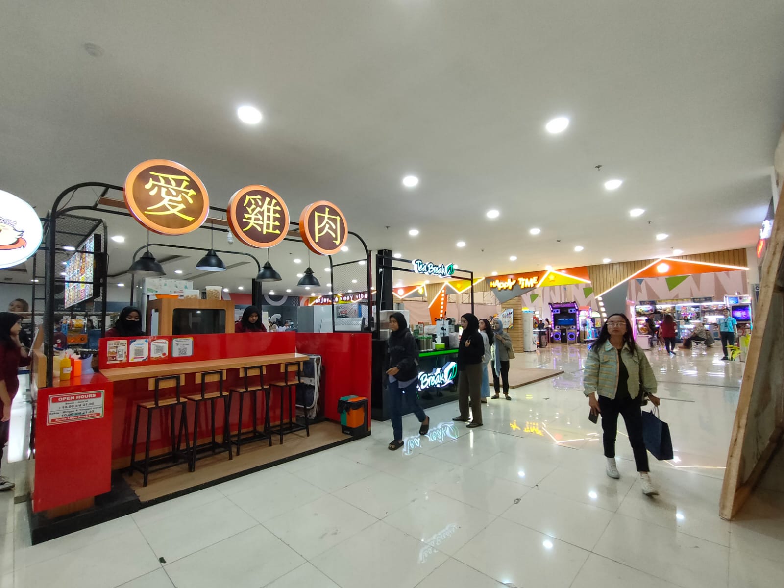 WAJAH BARU: Lantai paling atas Lippo Plaza Kota Batu kini dipenuhi dengan berbagai wahana hiburan dan pusat kuliner.