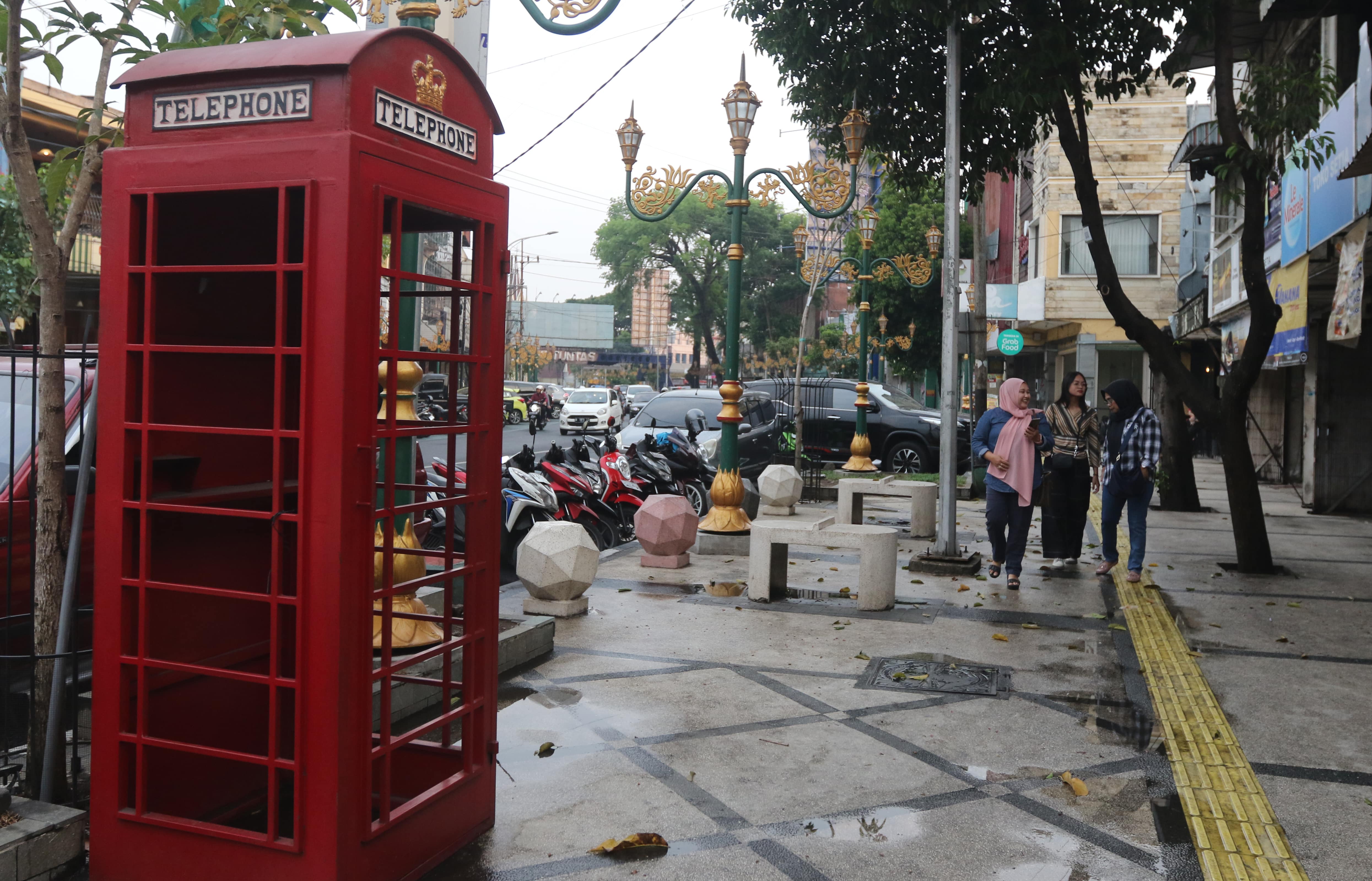 WISATA FAVORIT: wisatawan menikmati keindahan spot di Kajoetangan Heritage, Jalan Basuki Rahmat, Kota Malang.