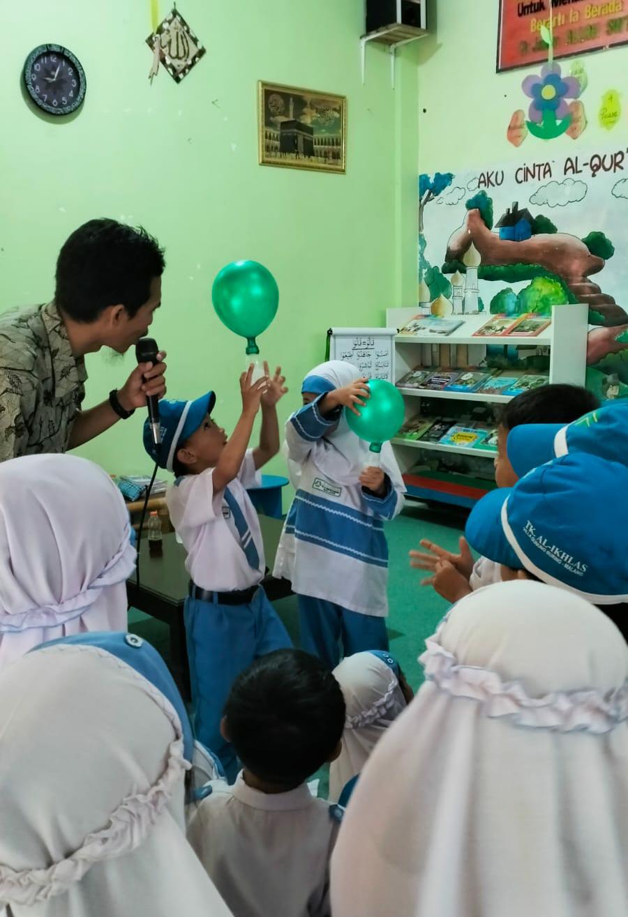 BELAJAR BERSAMA : Roadshow Sains Sekolah Alam Avesiena Malang (SAAM) ke TK Al Ikhlas, November kemarin.