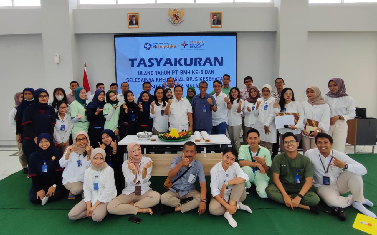 KOMPAK : Kebersamaan seluruh manajemen, karyawan dan staf RSU Brimedika Malang saat rayakan HUT ke 5 tahun PT Bhakti&nbsp;Mandala&nbsp;Husada.