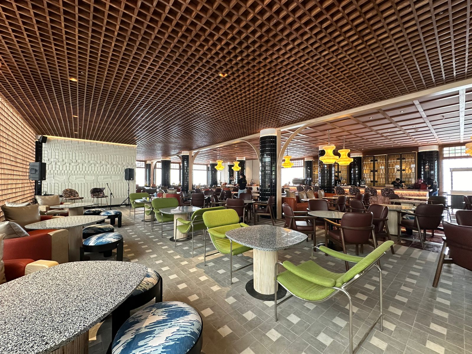 MODERN: Golden Hill Hotel Batu menawarkan berbagai fasilitas yang menarik bagi para tamu.
