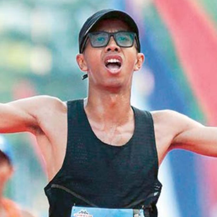 Rizky Aditya Arifin dalam perlombaan lari marathon