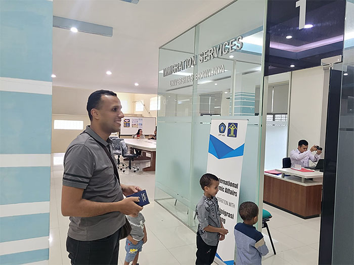 Layanan Eazy Inlat berlokasi pada ruangan Immigration Services yang telah disediakan oleh Universitas Brawijaya.