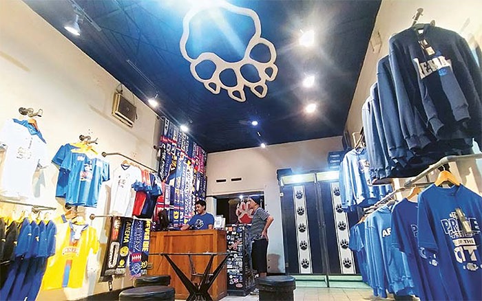 TERUS BERINOVASI: Store Ultras terus berinovasi dengan membuat produk-produk di luar tema Arema.