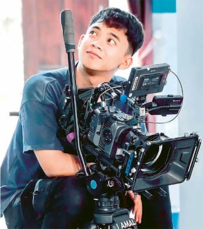 SINEAS MUDA: Lingga Galih Permadi saat proses pembuatan film di Kota Batu. Foto kanan, cover film Serdadu Apel Emas yang diputar di ajang Jogja - NETPAC Asian Film Festival (JAFF)