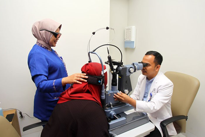 LASER MATA: Pengobatan / perawatan mata dengan Laser Mata
