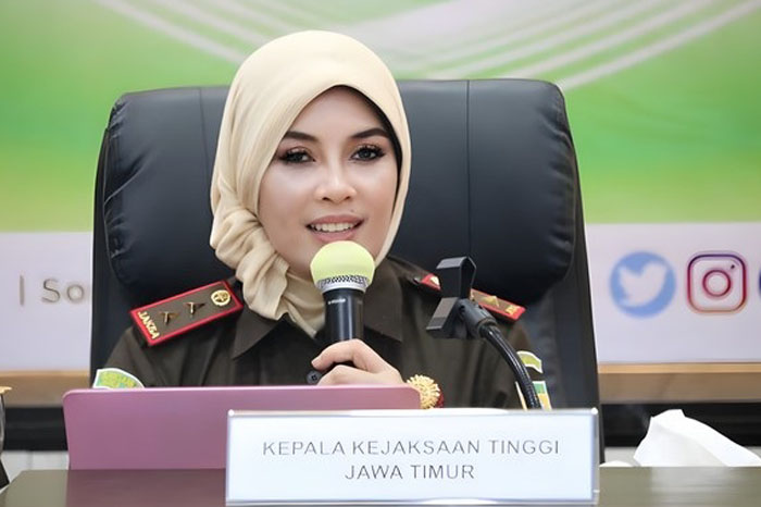 Dr Mia Amiati SH MH, Kepala Kejaksaan Tinggi Jawa Timur