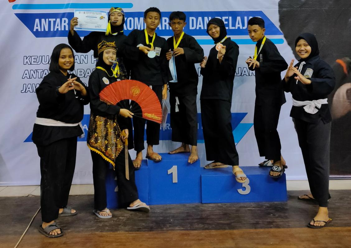 BERPRESTASI : Jawara Kejuaraan PSHT se-Jatim dari SMP&nbsp;BSS&nbsp;Malang.