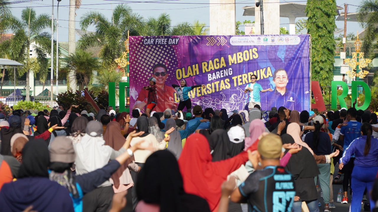 MERIAH: Suasana senam bareng bersama UT Malang di CFD Ijen.