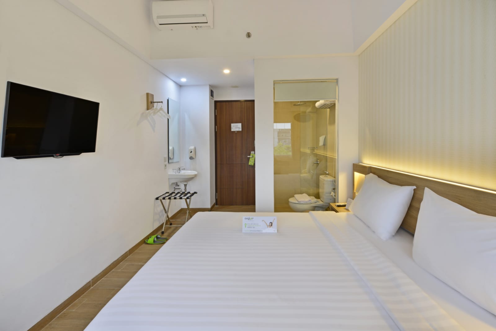 Tampak kamar Whiz Prime Hotel