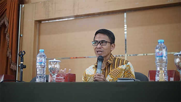 Dekan FISIP UB (Prof Anang Sujoko)
