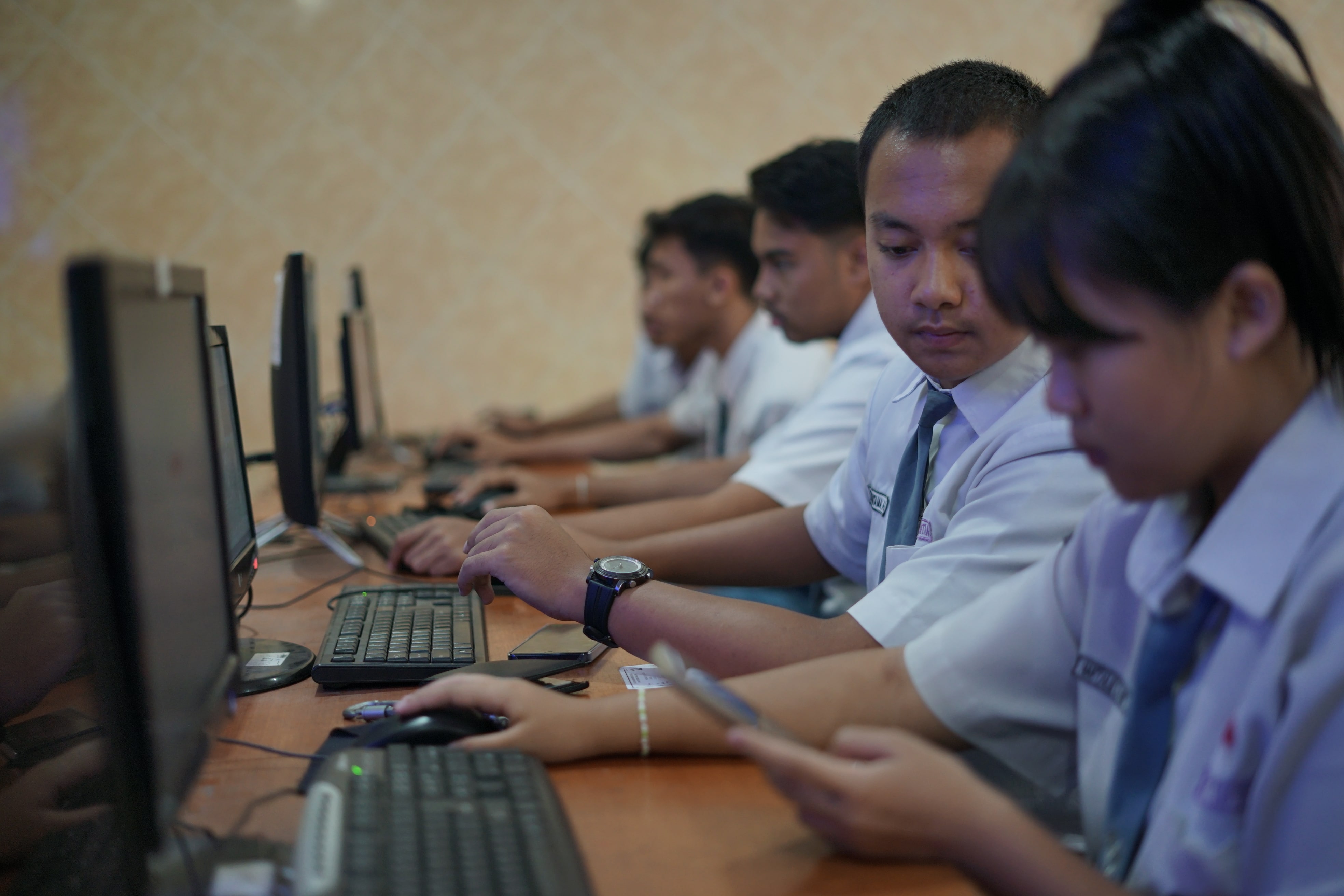 JALUR PRESTASI: Siswa-siswi SMAN 4 Malang yang masuk predikat eligible membuat akun untuk pendaftaran SNPMB jalur SNBP.
