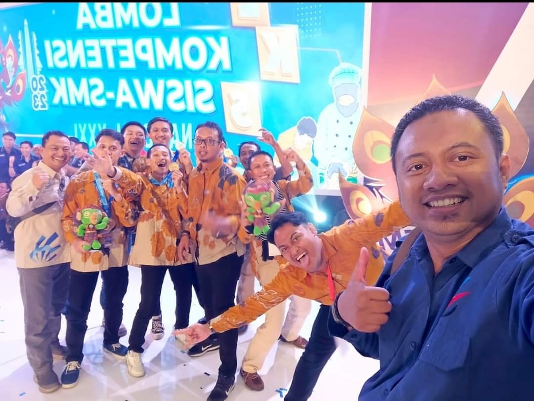 BIKIN BANGGA : Tim SMK PGRI 3 Malang yang sukses diajang Lomba Kompetensi Siswa (LKS) SMK tingkat&nbsp;Nasional.