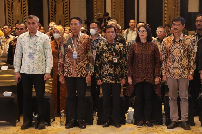 Pj Wali Kota Malang (dua dari kiri) dalam  rakor netralitas ASN oleh Badan Kepegawaian Nasional (BKN) RI, di The Stone Ballroom, Kuta, Bali.