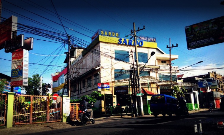 Tampak depan Sardo Swalayan. (istimewa)