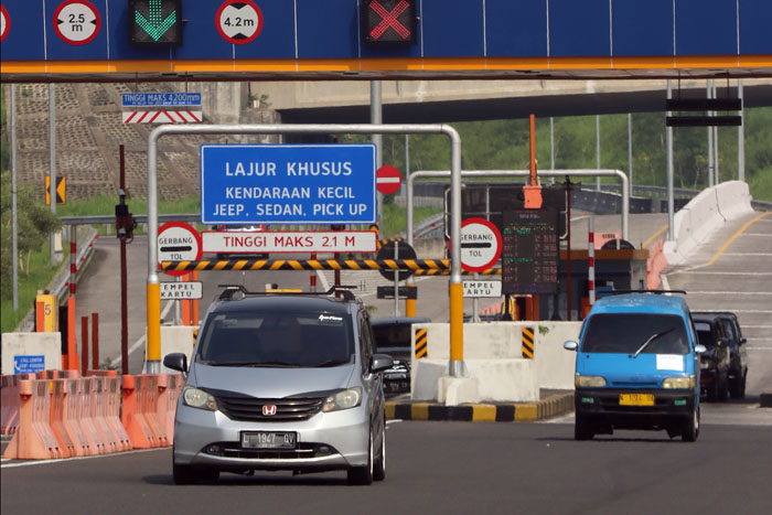 Exit tol Singosari Malang yang sering dilewati kendaraan dari Surabaya