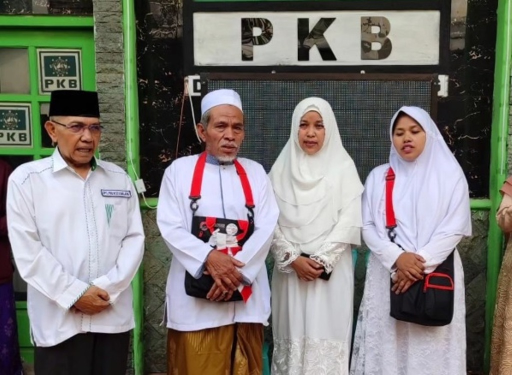 Fatchullah (kiri), Ketua DPC PKB Kota Malang dalam sebuah acara.
