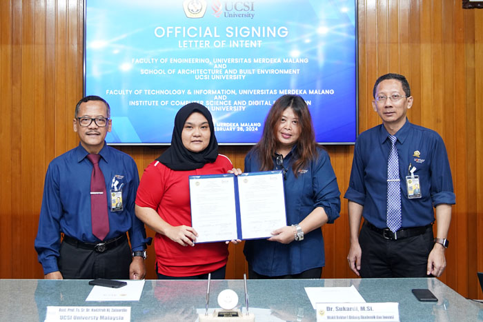 Wakil Rektor I, Wakil Rektor IV, Dekan Fakultas Teknik UNMER Malang bersama dengan Kepala Pusat Penelitian dan Pasca Sarjana School of Architecture and Built Environment UCSI University