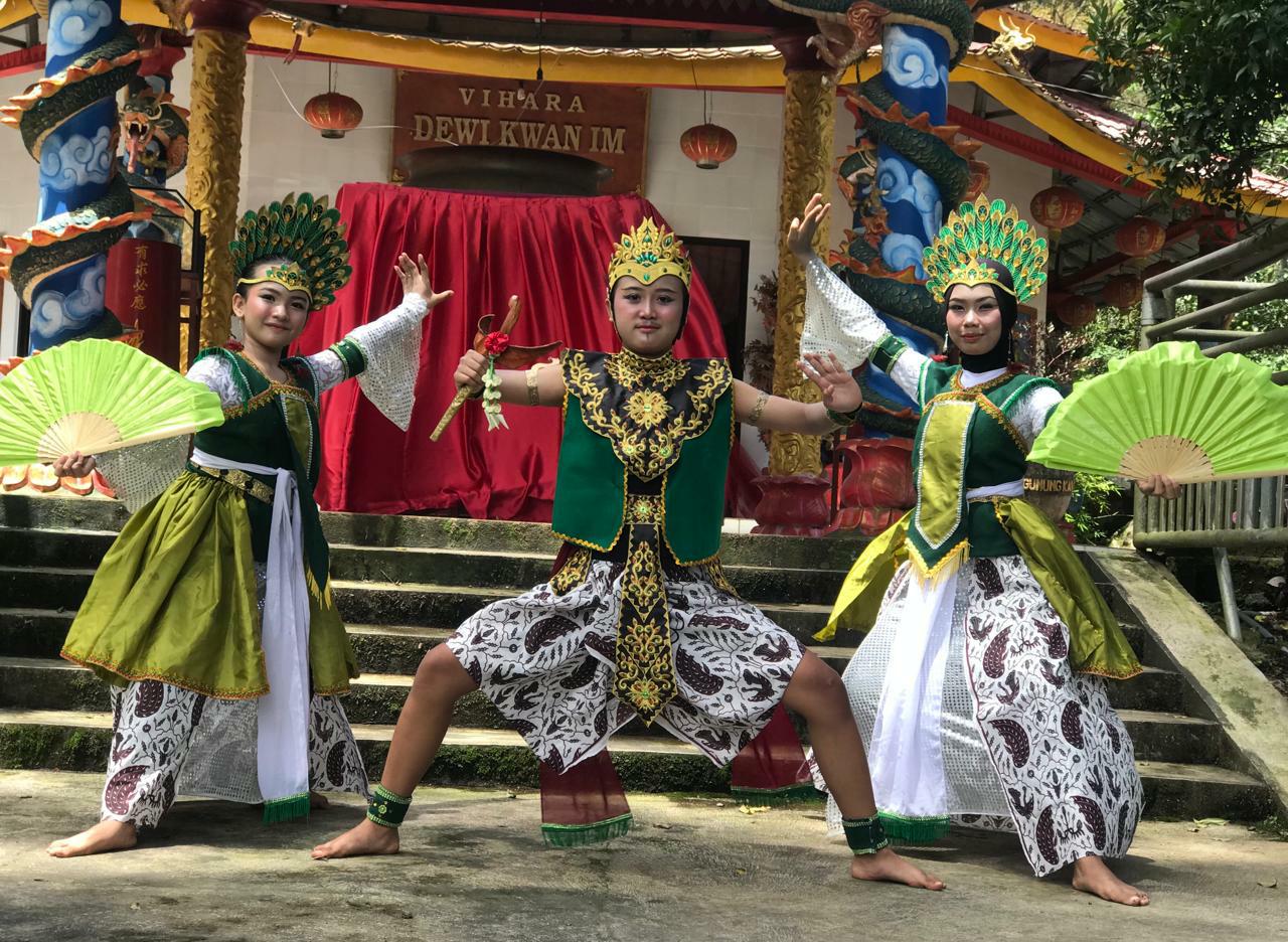 KREATIF : Penampilan tiga penari dari NDS Sanggarmoe di Kabupaten Malang, 2023 lalu.