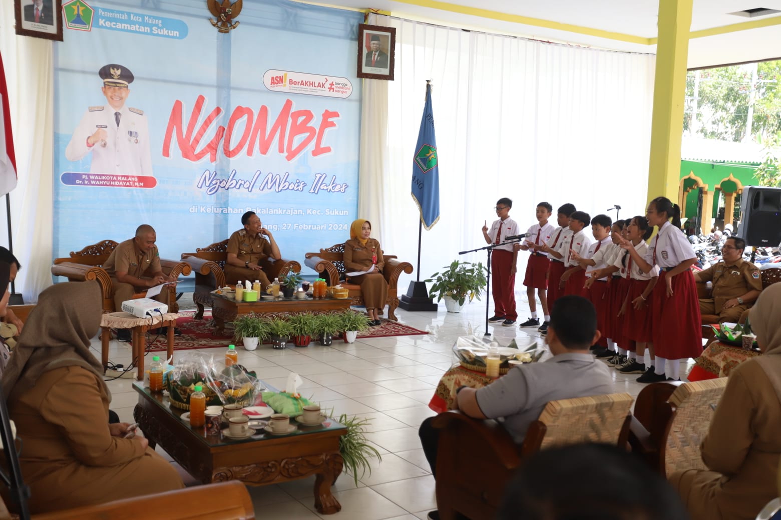 Miben Voice saat tampil di Kelurahan Bakalankrajan dalam Ngombe bersama Pj Wali Kota Malang