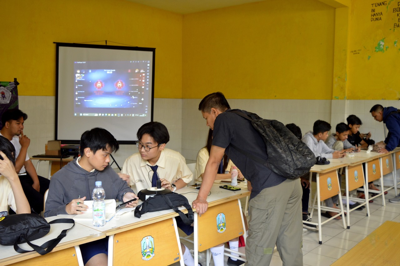 Sebanyak 20 tim adu strategi dalam turnamen Mobile Legend di SMK Sriwedari Malang, Sabtu (2/1).